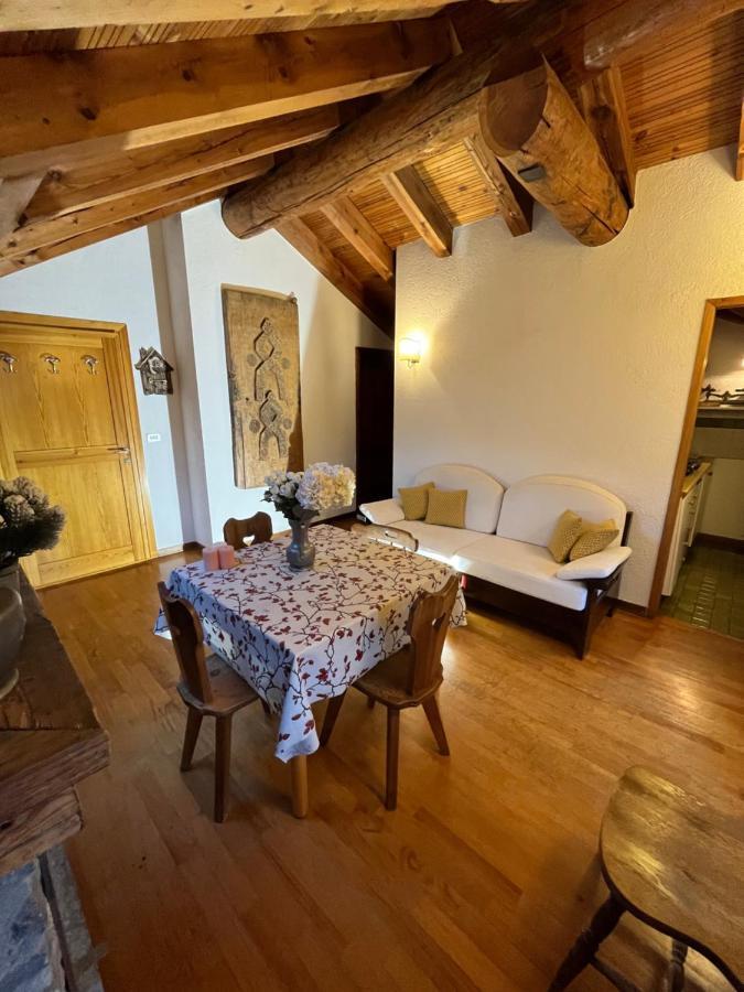 Chalet Blanc "La Mansarda" Courmayeur Exterior photo