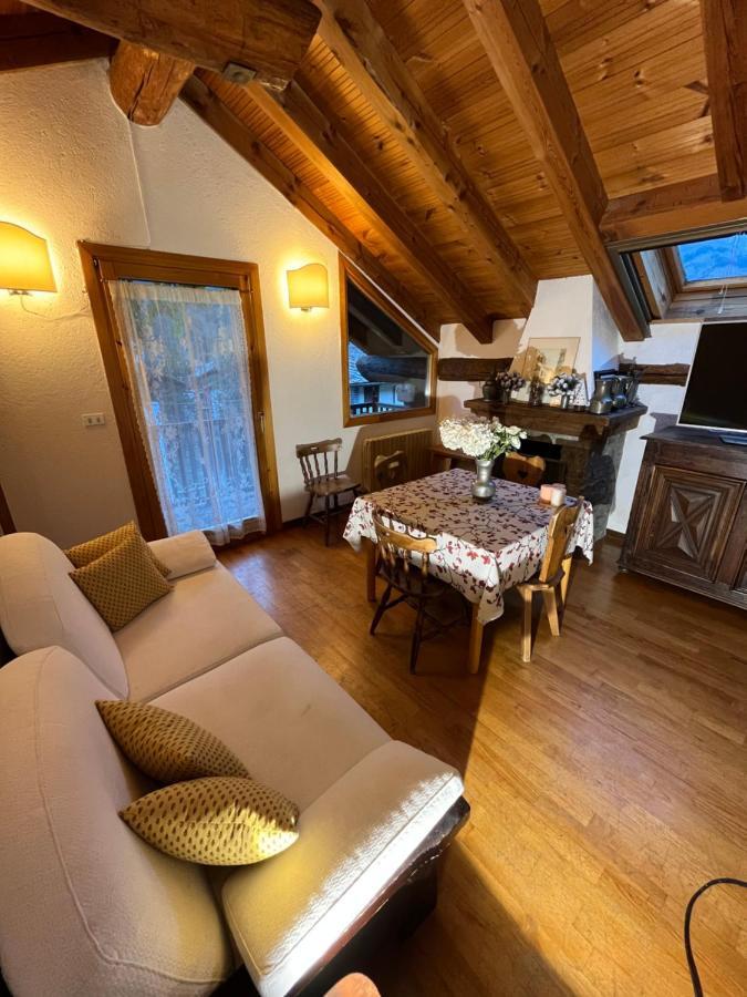 Chalet Blanc "La Mansarda" Apartment Courmayeur Exterior photo