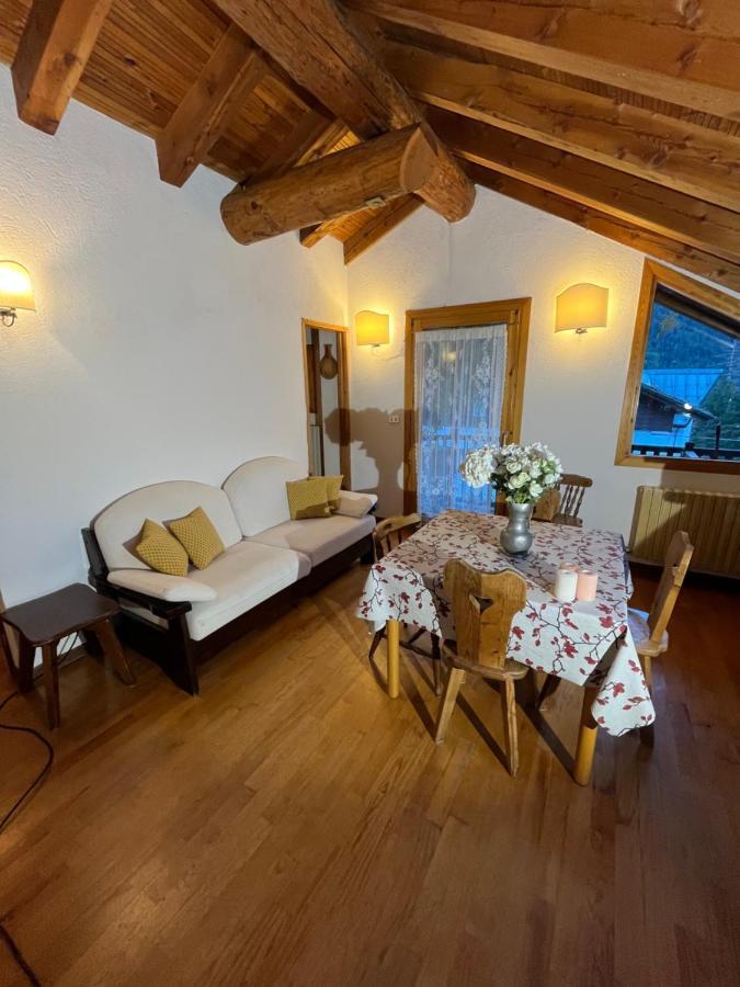 Chalet Blanc "La Mansarda" Apartment Courmayeur Exterior photo