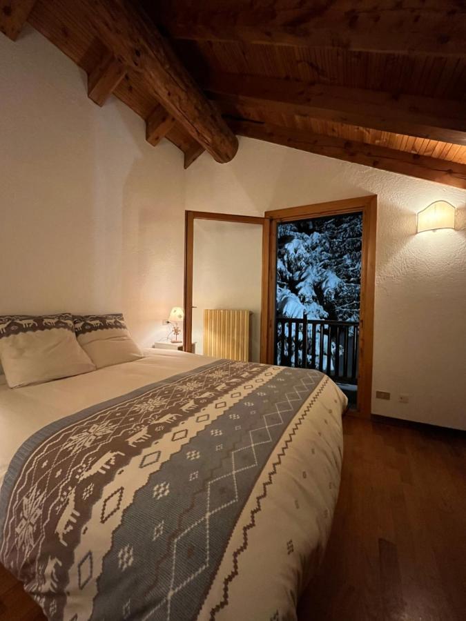 Chalet Blanc "La Mansarda" Courmayeur Exterior photo