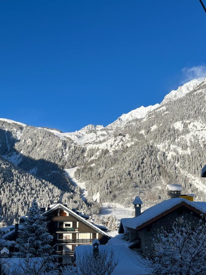 Chalet Blanc "La Mansarda" Apartment Courmayeur Exterior photo