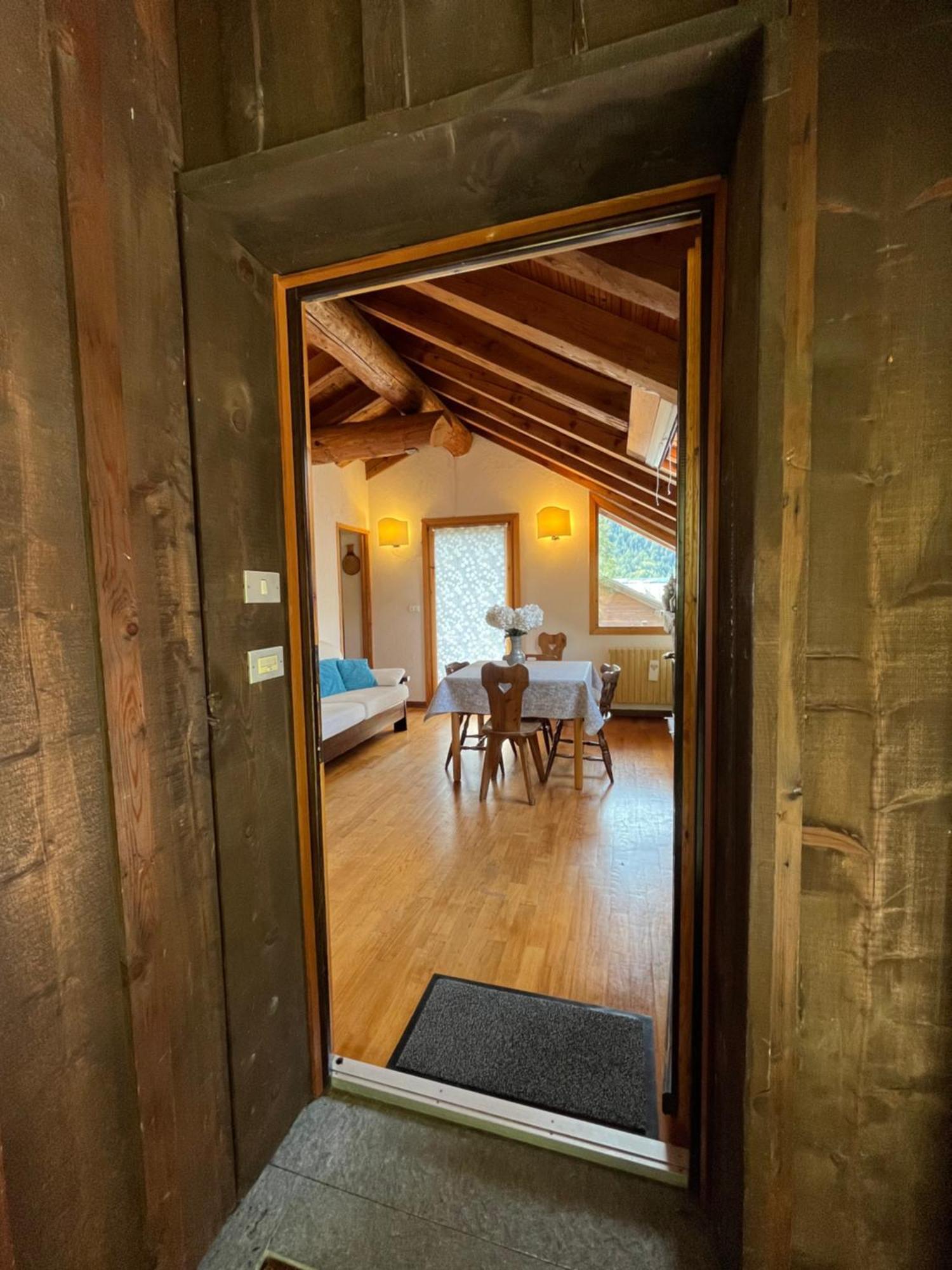 Chalet Blanc "La Mansarda" Courmayeur Exterior photo