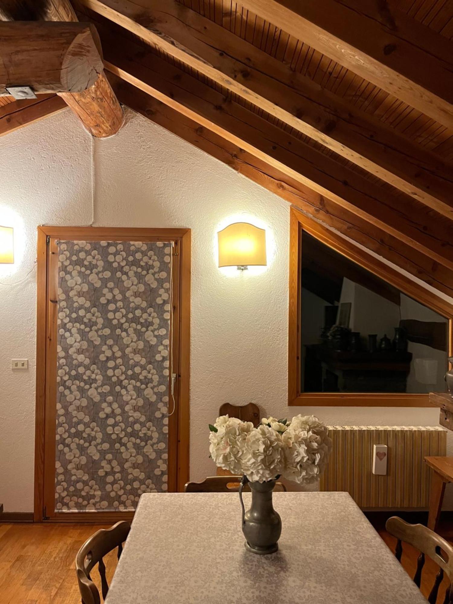 Chalet Blanc "La Mansarda" Courmayeur Exterior photo